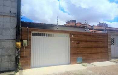 Imagem: A casa possui 5 Dormitórios, 3 Banheiros, 130m² de Área e