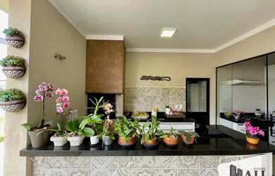 Imagem: A casa em condomínio possui 3 Dormitórios, 4 Banheiros, 2