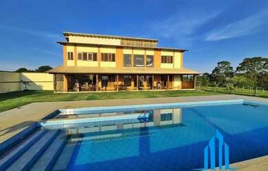 Imagem: A casa possui 5 Dormitórios, 5 Banheiros, 600-0m² de Área