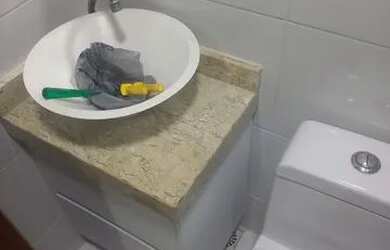 Imagem: O apartamento possui 2 Dormitórios, 1 Banheiro, 1 Vaga na garagem