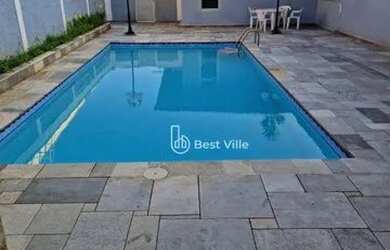 Imagem: A casa em condomínio possui 5 Dormitórios, 5 Banheiros e 500m²