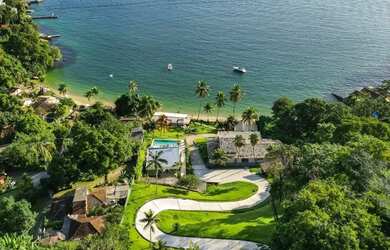 Imagem: A casa possui 5 Dormitórios, 5 Banheiros, 5 Vagas na garagem