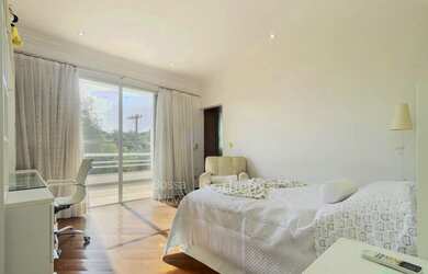 Imagem 16: Casa com amplos ambientes em condomínio fechado