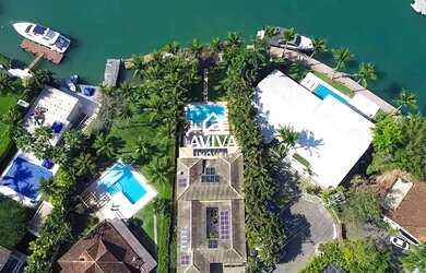 Imagem: A casa em condomínio possui 5 Dormitórios, 5 Banheiros, 5