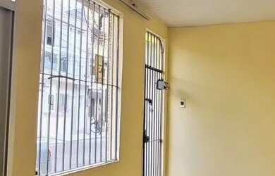 Imagem: A casa possui 3 Dormitórios, 2 Banheiros, 1 Vaga na garagem