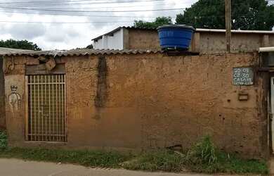 Imagem: A casa possui 2 Dormitórios, 1 Banheiro, 160m² de Área e