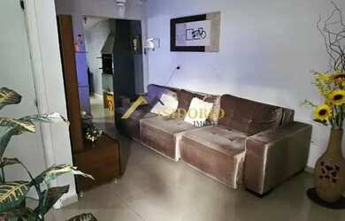 Imagem: A casa possui 2 Dormitórios, 1 Banheiro, 2 Vagas na garagem