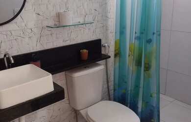 Imagem: A casa possui 2 Dormitórios, Acomodam 10 pessoas, 3 Vagas na