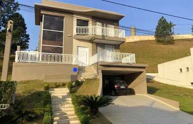 Imagem: A casa em condomínio possui 4 Dormitórios, 5 Banheiros, 4