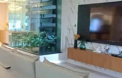 Imagem: A casa em condomínio possui 4 Dormitórios, 5 Banheiros, 4