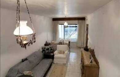 Imagem: A casa possui 3 Dormitórios, 2 Banheiros, 2 Vagas na garagem