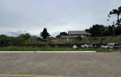 Imagem: O terreno possui 600m² de Área e está localizado em Laje