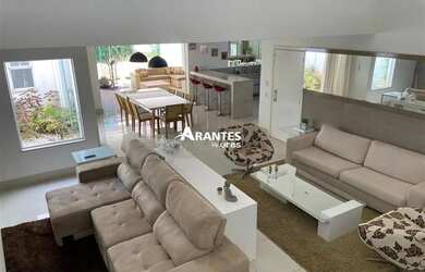 Imagem: A casa possui 4 Dormitórios, 5 Banheiros, 5 Vagas na garagem