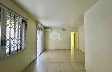 Imagem 2: Apartamento de 3 Dormitórios com Suíte à Venda no Centro - 370 mil reais