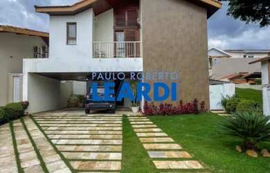 Imagem: A casa em condomínio possui 4 Dormitórios, 5 Banheiros, 5