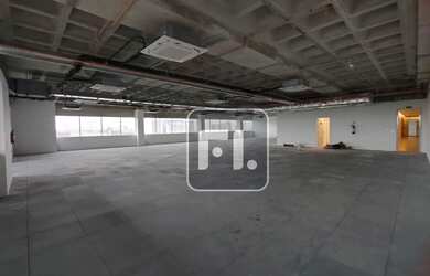 Imagem: O depósito possui 5 Vagas na garagem e 560m² de Área e está