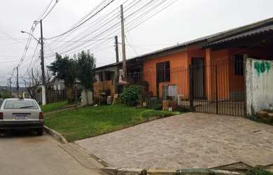 Imagem: A casa possui 3 Dormitórios, 2 Banheiros, 1 Vaga na garagem