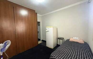 Imagem: O studio possui 1 Dormitório, 1 Banheiro, 1 Vaga na garagem