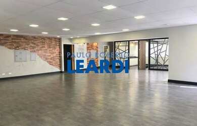 Imagem: O depósito possui 4 Vagas na garagem, 200m² de Área e está