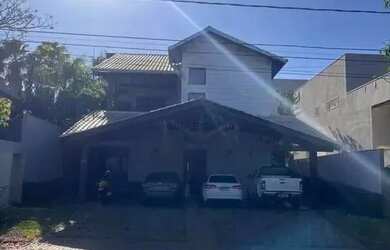 Imagem: A casa em condomínio possui 4 Dormitórios, 5 Banheiros, 4