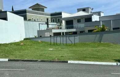 Imagem: O terreno à venda possui 300m² de Área e está localizado