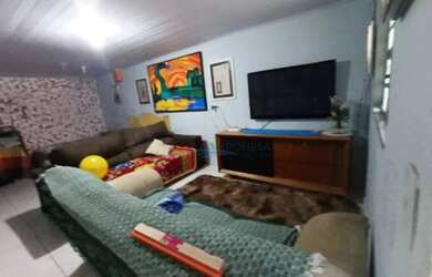 Imagem: A casa possui 3 Dormitórios, 2 Banheiros, 2 Vagas na garagem