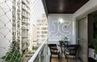 Imagem: O apartamento possui 3 Dormitórios, 3 Banheiros, 2 Vagas na