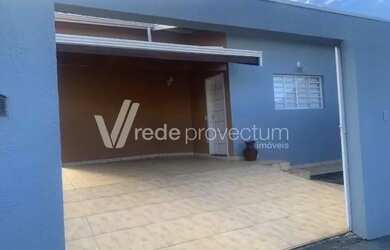 Imagem: A casa possui 3 Dormitórios, 2 Banheiros, 4 Vagas na garagem