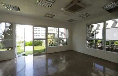 Imagem: O depósito possui 5 Vagas na garagem, 469m² de Área e está