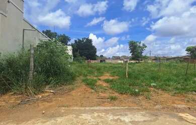 Imagem: O terreno possui 378m² de Área e está localizado em Parque