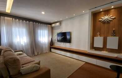 Imagem: A casa possui 3 Dormitórios, 5 Banheiros, 4 Vagas na garagem