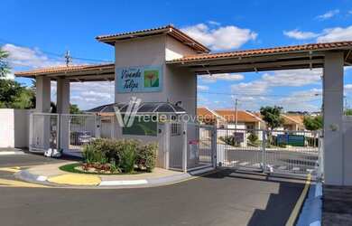 Imagem: A casa em condomínio possui 2 Dormitórios, 1 Banheiro, 2 Vagas