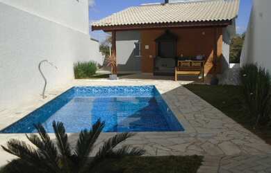 Imagem: A casa possui 3 Dormitórios, 4 Banheiros, 4 Vagas na garagem