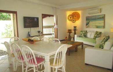 Imagem: A casa em condomínio possui 5 Dormitórios, 5 Banheiros, 3