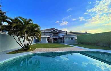 Imagem: A casa em condomínio possui 4 Dormitórios, 5 Banheiros, 5