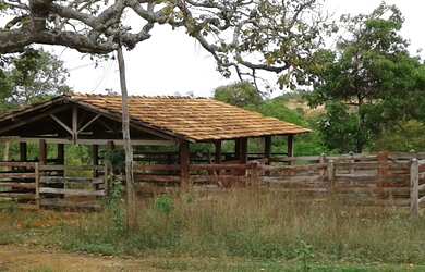 Imagem: A casa possui 3 Dormitórios, 3 Banheiros e 2 Vagas na garagem