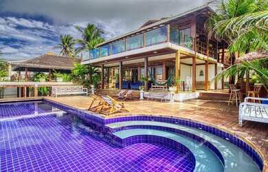 Imagem: A casa possui 5 Dormitórios, 5 Banheiros, 5 Vagas na garagem