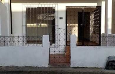 Imagem: A casa possui 2 Dormitórios e 1 Banheiro e está localizado