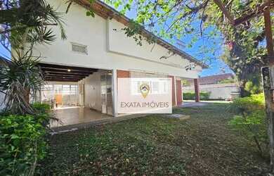 Imagem: A casa possui 3 Dormitórios, 4 Banheiros, 2 Vagas na garagem