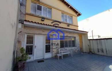 Imagem: A casa possui 5 Dormitórios, 3 Banheiros, 3 Vagas na garagem