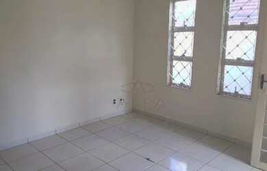 Imagem: A casa possui 3 Dormitórios, 1 Banheiro, 4 Vagas na garagem