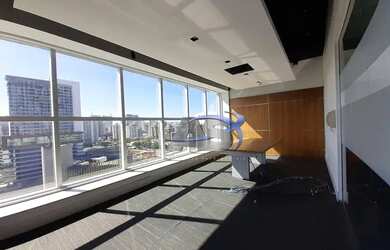 Imagem: O depósito possui 5 Vagas na garagem, 540m² de Área e está