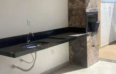 Imagem: A casa possui 3 Dormitórios, 3 Banheiros, 2 Vagas na garagem