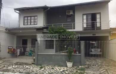 Imagem: A casa possui 4 Dormitórios, 4 Banheiros, 3 Vagas na garagem