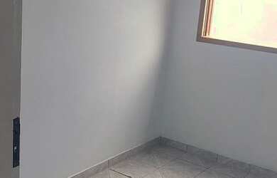 Imagem: A casa possui 2 Dormitórios, 1 Banheiro, 1 Vaga na garagem