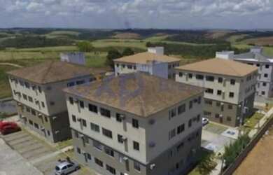 Imagem: O apartamento possui 2 Dormitórios, 1 Banheiro, 1 Vaga na garagem