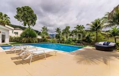 Imagem: A casa em condomínio possui 4 Dormitórios, 5 Banheiros, 2