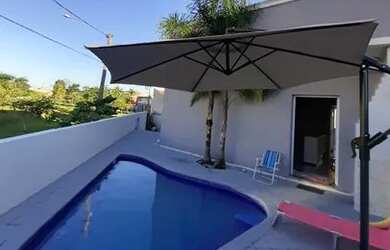 Imagem: A casa possui 5 Dormitórios, 3 Banheiros, 4 Vagas na garagem