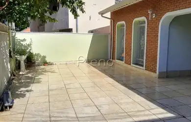 Imagem: A casa possui 5 Dormitórios, 3 Banheiros, 4 Vagas na garagem