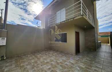 Imagem: A casa possui 3 Dormitórios, 3 Banheiros, 2 Vagas na garagem